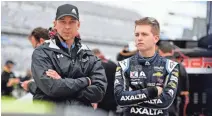  ?? JASEN VINLOVE/ USA TODAY SPORTS ?? William Byron, 21, right, stands with crew chief Chad Knaus during Daytona 500 qualifying.
