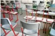  ?? Foto: dpa ?? Stühle stehen in einer Schule im Berliner Stadtteil Friedenau auf den Tischen. Die Schulen waren geschlosse­n. Aber nicht jeder konnte in der Corona-Zeit zu Hause gut lernen.
