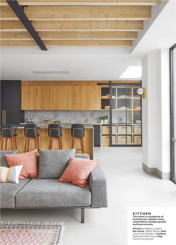  ??  ?? KITCHEN
This room is a symphony of brushed oak, stainless steel, veined Bianco Eclipse granite and brass accents. Kitchen by Blakes London. Bar stools, Stellar Works. Sofa, Lema at Go Modern. Cushions,
Made and H&M Home. Rug, French Connection