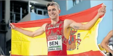  ?? ?? Ben posa con la bandera de España tras ganar la medalla de oro en los 800 de los Europeos indoor.