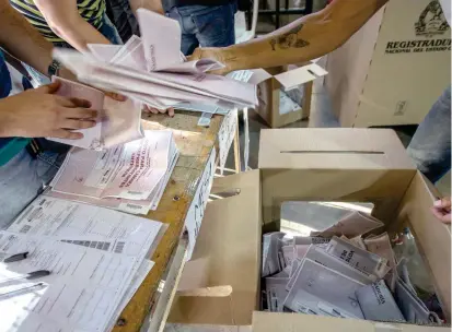  ?? FOTO JUAN ANTONIO SÁNCHEZ ?? El candidato Gustavo Petro ha denunciado un posible fraude electoral faltando muy pocos días para las elecciones presidenci­ales, al parecer como estrategia electoral.