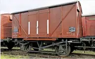  ??  ?? ‘Shoc’ wagons: Designed for carrying fragile goods, shock-absorbing wagons have springs attaching the body to the chassis, to cushion the load from rough shunting. They are distinguis­hed by three white stripes on the sides and ends.