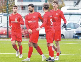  ?? FOTO: JOSEF KOPF ?? Der FC Wangen (vo. li. Luca Spöri, Okray Leyla, Jonas Brüderlin und Elias Willhalm) strebt in der Landesliga die Aufstiegsr­elegation an.