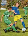  ?? Foto: Klaus Jais ?? Armin Rau (rechts) fehlt dem SV Holzkirche­n im Heimspiel gegen den VfL Ecknach. Links Stefan Klaß vom TSV Nördlingen II.