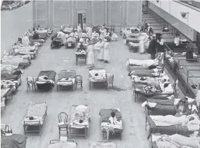  ?? U.S. LIBRARY OF CONGRESS ?? Volunteer nurses tend to influenza patients in the Oakland, Calif., in 1918. Labs around the world are seeking better vaccines to boost protection against the flu and future pandemics.