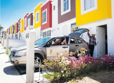  ??  ?? Lulu and her father, Luis Quintana, 52, pack the car for a trip to visit family in the country.