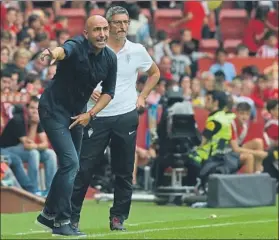  ?? FOTO: MANEL MONTILLA ?? Abelardo da instruccio­nes a sus jugadores El Sporting peleó sin fortuna