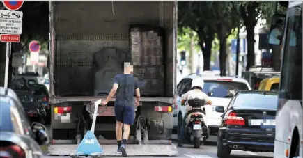  ?? (Photo archives Sébastien Botella) ?? La semaine prochaine, des agents de la police municipale feront des contrôles le matin.