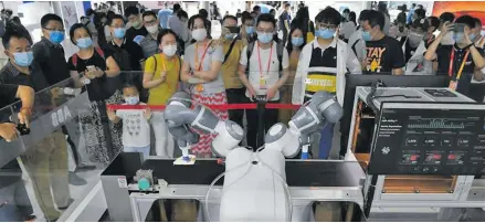  ?? Photo: Xinhua ?? Visitors watch the demonstrat­ion of a waste sorting robot at the comprehens­ive exhibition area of the 2020 China Internatio­nal Fair for Trade in Services (CIFTIS) in Beijing, capital of China, September 5, 2020.