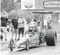  ?? JENNIFER LETT/SOUTH FLORIDA SUN SENTINEL ?? Staff and fans take video and photos of Drag racing legend “Big Daddy” Don Garlits, 87, as he attempts to set a world speed record in his Swamp Rat 38 electric dragster at Palm Beach Internatio­nal Raceway in Jupiter on Saturday.