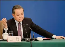  ?? AFP ?? La voce di Pechino.La conferenza stampa del ministro degli Esteri cinese, Wang Yi