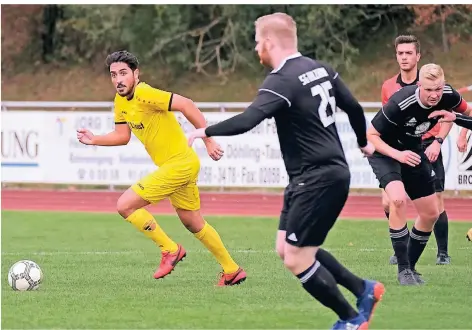  ?? FOTO: ACHIM BLAZY ?? Ahmet Tepebas (links) ist für den 1. FC Wülfrath nur schwer zu ersetzen, plagt sich aber mit einer Zerrung herum.