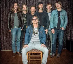  ??  ?? Da San Francisco I Brian Jonestown Massacre (al centro, Anton Newcombe)