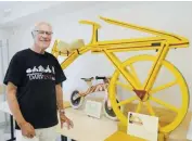  ??  ?? Gérard Salmon a su transmettr­e sa passion des deux-roues au travers de la Vélocithèq­ue.