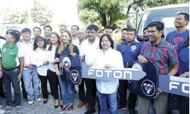  ??  ?? Government officials from Pampanga and Foton executives at the formal turnover.