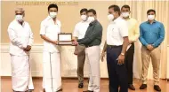  ?? ?? Chief Minister MK Stalin handing over the cheque for
Rs 3 crore to Pudukkotta­i Devasthana­m officials at Secretaria­t