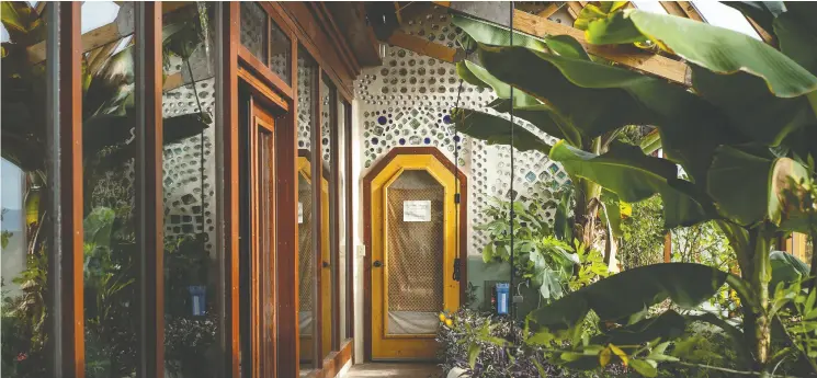  ?? PHOTOS: RAMSAY DE GIVE / FOR THE WASHINGTON POST ?? The concept of an off-grid, self-reliant Earthship home was created and designed by architect Mike Reynolds in the 1970s.