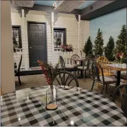  ?? AMY PULS RIEMER ?? Roots Café features cozy seating and charming decoration.