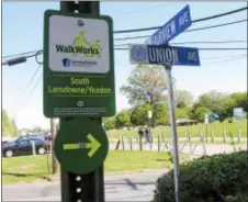  ?? KEVIN TUSTIN — DIGITAL FIRST MEDIA ?? A WalkWorks route sign shows walkers which way to proceed on the South Lansdowne/Yeadon route as it goes down Union Avenue.