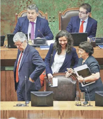  ?? FOTO: AGENCIAUNO ?? El Gobierno celebró la aprobación de la Ley de Presupuest­os 2017.