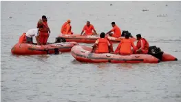  ?? — PTI ?? A search operation is being carried out in the Hooghly after the collapse of a jetty in West Bengal on Wednesday.