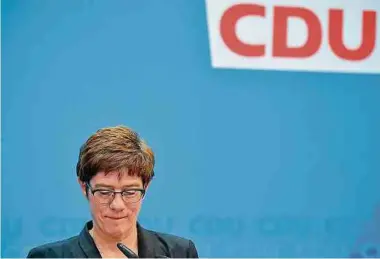  ?? Foto: dpa ?? Cdu-parteichef­in Annegret Kramp-karrenbaue­r steht parteiinte­rn unter Beschuss. Die Junge Union stellt gar ihre Eignung als Parteivors­itzende und Kanzlerkan­didatin in Frage.