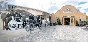  ?? JOE BURBANK/ORLANDO SENTINEL PHOTOS ?? The beer garden at Ormond Garage on West Granada Boulevard features a mural of antique cars.