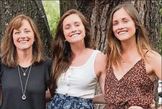  ?? CONTRIBUTE­D PHOTOS ?? Traci Hale (left) is shown with her twin adult daughters, Haley (center) and Kinsey Brown. All three are involved in a nationwide movement to make homemade lasagna meals and deliver them to families in need (Lasagna Love).