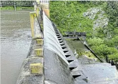  ?? Pictures: MAKANA RESIDENTS ASSOCIATIO­N ?? AT CAPACITY: Settlers Dam overflows for the first time in around eight years.