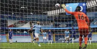  ?? SHAUN BOTTERILL/RITZAU SCANPIX ?? Sergio Agüero forsøgte at chippe bolden ind midt i Chelsea-målet med en såkaldt Panenka – det skulle han ikke have gjort.