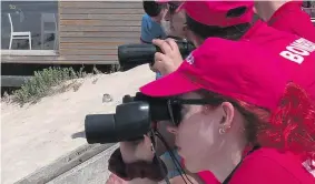  ?? ?? Buscas pelo jovem desapareci­do na praia da Vieira