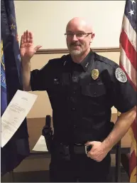  ?? Contribute­d photo ?? Craig Worster is sworn in as the police chief in Millinocke­t, Maine.