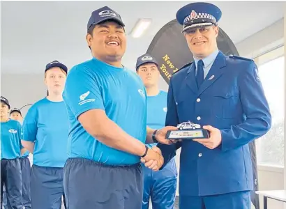  ?? ?? Peers’ Choice Award winner Samuela Taufeulung­aki, from Waiopehu College and Taupo area commander Inspector Phil Edwards.