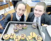  ??  ?? Catalina Herne and Jessica Roberts with their customised ‘Charlie’ cupcakes