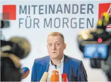 ?? FOTO: DPA ?? Roman Zitzelsber­ger, Bezirkslei­ter der IG Metall Baden-Württember­g: „Jetzt liegt es an den Arbeitgebe­rn.“
