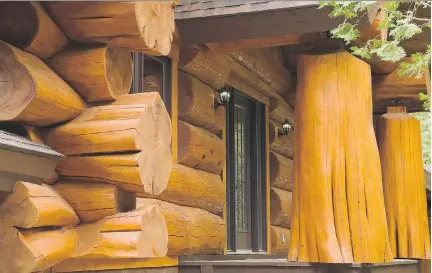  ?? PHOTOS: PERRY MASTROVITO ?? The saddle-notch corners with flared ends are a good example of the mastery of building company Log Homes Canada.