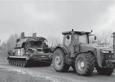  ?? REPRO LN ?? Armáda jako zdroj příjmů. Jsou-li ozbrojené síly vysávány všemi účastníky korupční sítě, může vojenská technika dopadnout i takhle.