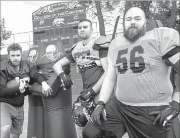  ?? Brian van der Brug Los Angeles Times ?? PATRYK GUK from Poland, left, and Kilian Zierer, center, and Philip Weinzierl, both from Germany, have enjoyed playing American football for the state’s top-ranked community college team, College of the Canyons.