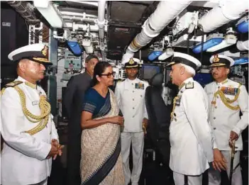  ??  ?? The Defence Minister with the CNS inside the ship