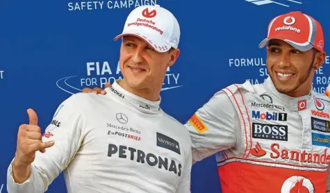  ?? Foto: Jens Büttner, dpa ?? In der Saison 2012 fuhren Michael Schumacher im Mercedes und Lewis Hamilton im McLaren gegeneinan­der.