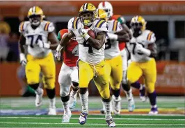  ?? RONALD MARTINEZ / GETTY IMAGES ?? LSU’s Nick Brossette runs for a 50-yard touchdown in the Tigers’ 33-17 win over Miami on Sunday night in Arlington, Texas. “We made a mistake on a long run and we didn’t respond to it,” said UM defensive coordinato­r Manny Diaz.