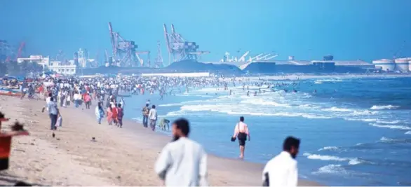  ??  ?? Clockwise from
top: Marina Beach; posters of Kollywood movies; an Ashok Leyland truck