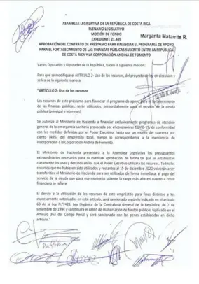  ??  ?? Esta es la moción de los diputados fabricista­s y del PUSC.