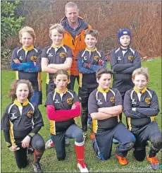  ??  ?? Mid Argyll P6-7 team with coach Andy Barr.