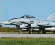  ?? Foto: Marcus Merk ?? Die Eurofighte­r starten noch einige Tage auf dem Lechfeld.