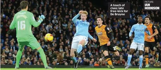  ?? PICTURE: IAN HODGSON ?? A touch of class: late free-kick for De Bruyne