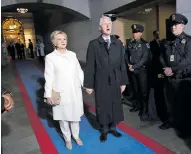  ??  ?? Hillary Clinton y su esposo, el expresiden­te Bill Clinton.