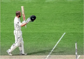  ?? PHOTO: GETTY IMAGES ?? Kane Williamson acknowledg­es his record-breaking 18th test century for New Zealand against England at Eden Park yesterday.