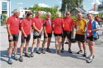  ?? Archiv Foto: Peter Bauer ?? 2014 war eine Auswahl der Billenhaus­er Stadl Radler bei der BR Radltour dabei. Dritter von links ist Hermann Thalhofer aus Bil lenhausen.