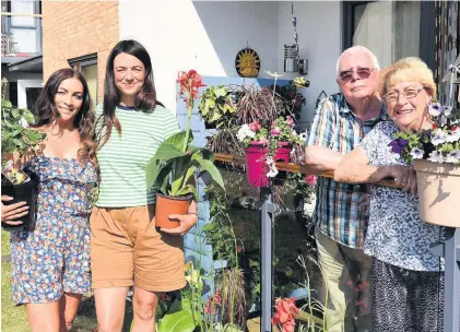  ??  ?? >
presenter Frances Tophill (second left) with Gro-Organic chief executive Sarah Gill and Fillingham Court residents Jack Ross and Joan O’Rourke on their newly made-over tropical paradise balcony